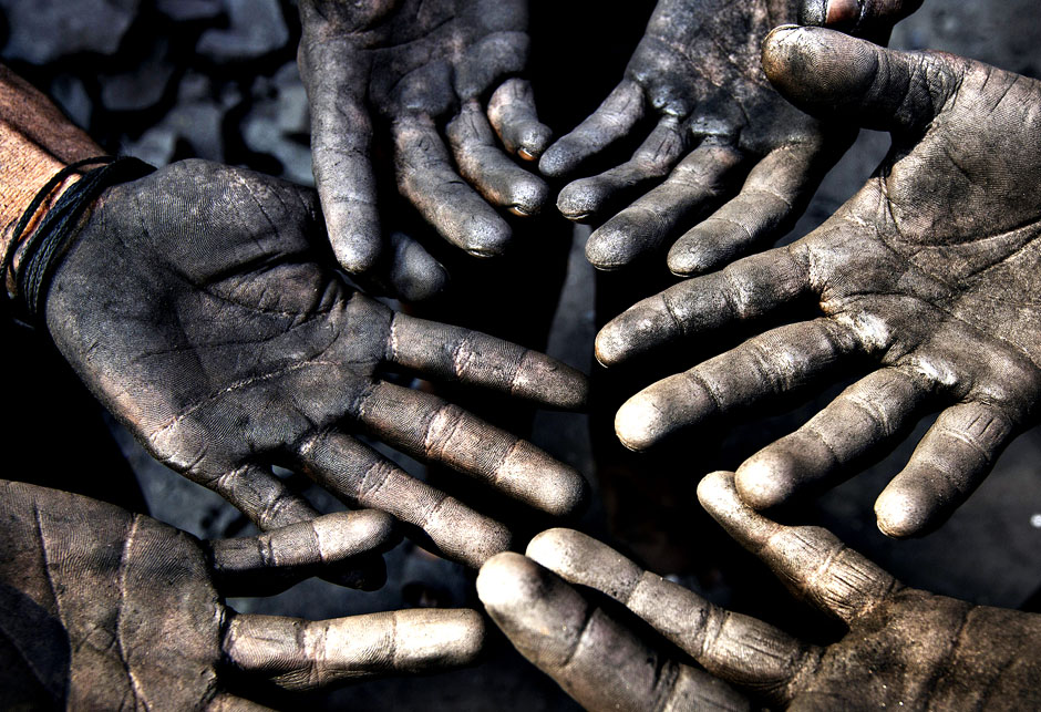 prljave-ruke-ugljen.jpg